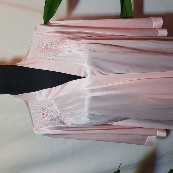Blair Intimates & Sleepwear Vintage Pink Robe With Flower Details